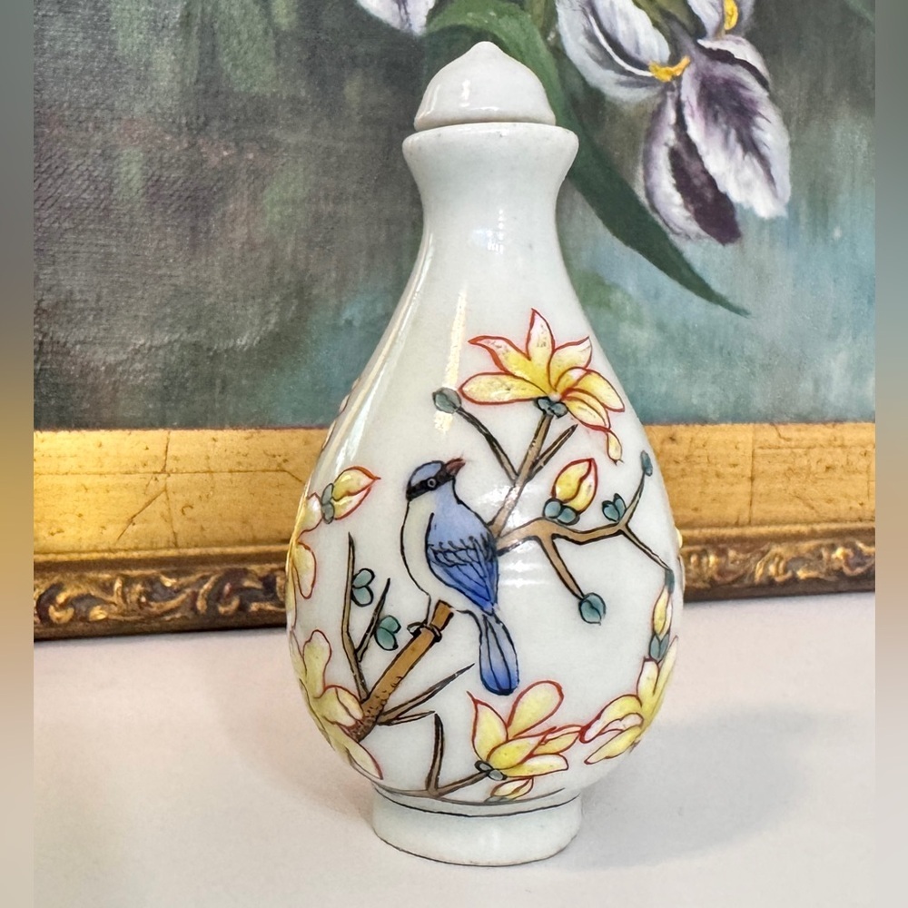 Chinese Qianlong Dynasty Hand-Painted Enamel Porcelain Snuff Bottle & Stopper